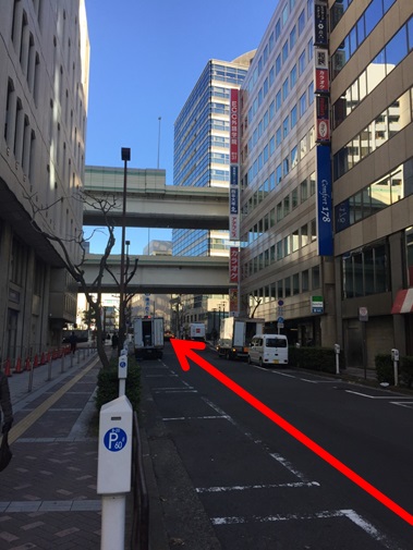 突き当りまで真っ直ぐ進みます 東和コーポレーション 突き当りまで真っ直ぐ進みます 東和コーポレーション